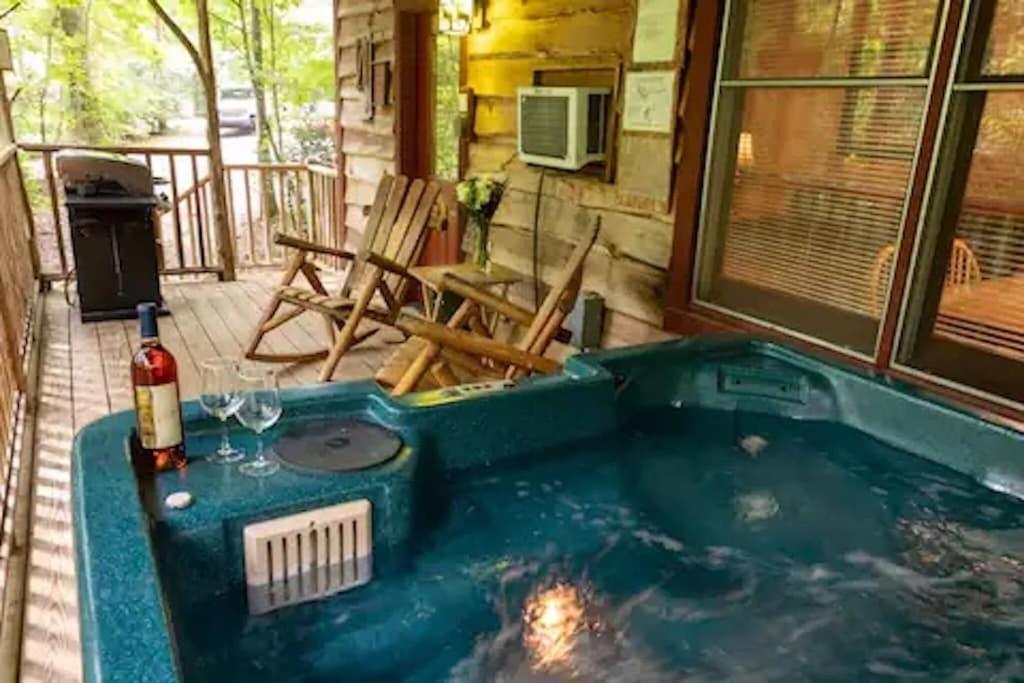 Cozy Cabin: River View With Hot Tub Dahlonega Exterior photo